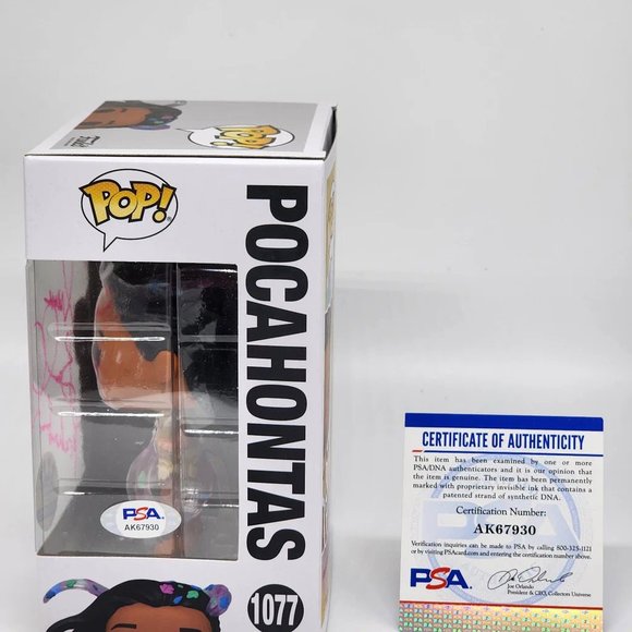Meilin Lee Autographed by Rosalie Chiang Funko Pop - Picture 2 of 2